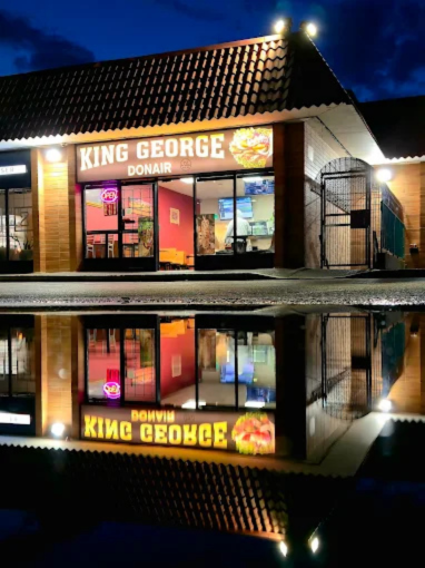 King George Donair restaurant showcasing our authentic Middle Eastern dining atmosphere